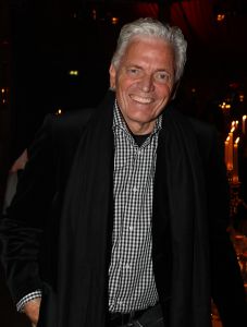 04-11-2007 SHOWBIZZ; PALAZZO OPENT DEUREN VOOR VARIETE LIEFHEBBERS. Voor het vierde achtereen volgende jaar heeft Palazzo haar deuren geopent.Tijdens de premiere trad een keur van internationale artiesten op terwijl de gasten smulden van het vijf gangen diner van top kok Ron Blauw en zijn team.Vele bekenden waren deze avond op uitnodiging van Rick Gemser naar de prachtige tent gekomen oa. Ben Cramer,  Louis van Gaal, Ed Nijpels, Aad de Mos, Thijs van Leer, Mariianne van Wijnkoop, Myrna Goosen, Johnny Kraaijkamp, Sheila de Vries, Fabienne de Vries, Harry Mens, Marijke Helwegen enz. Iedereen had na afloop het buikje vol en zere kaken van het vele lachen. Weer een pracht van aanwinst voor Amsterdam tijdens de aankomende winter.
foto: Albert den Iseger