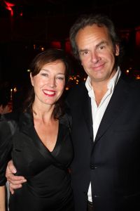 04-11-2007 SHOWBIZZ; PALAZZO OPENT DEUREN VOOR VARIETE LIEFHEBBERS. Voor het vierde achtereen volgende jaar heeft Palazzo haar deuren geopent.Tijdens de premiere trad een keur van internationale artiesten op terwijl de gasten smulden van het vijf gangen diner van top kok Ron Blauw en zijn team.Vele bekenden waren deze avond op uitnodiging van Rick Gemser naar de prachtige tent gekomen oa. Ben Cramer,  Louis van Gaal, Ed Nijpels, Aad de Mos, Thijs van Leer, Mariianne van Wijnkoop, Myrna Goosen, Johnny Kraaijkamp, Sheila de Vries, Fabienne de Vries, Harry Mens, Marijke Helwegen enz. Iedereen had na afloop het buikje vol en zere kaken van het vele lachen. Weer een pracht van aanwinst voor Amsterdam tijdens de aankomende winter.
foto: Albert den Iseger