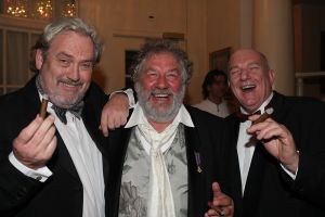 24-11-2007 SHOWBIZZ; GRAND DU GALA CIGARE 2007 IN HUIS TER DUIN NOORDWIJK. Stoute dames van het genootschap Salome rookte en pafte er heerlijk op los en schuwden ook de grootste sigaren niet. Uniek in de geschiedenis van de sigaar gala s was dat er deze keer drie winnaars waren van de Chevalier du Cercie du Cigare: regisseur en producent Chiem van Houweninge. Messterkok van deze eeuw Cas Spijkers en bariton Ernst Daniel Smid. Dit drie tal mag zich voegen bij het rijtje van Hans Wiegel,  Jan des Bouvrie, Robin Linschoten, acteur Peter Lusse, zanger Bastiaan Ragas, RTL baas Fons van Westerloo, chef top kok Robert Kranenborg en wijlen Pim Fortuyn. 
foto: Albert den Iseger