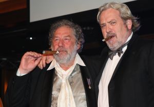 24-11-2007 SHOWBIZZ; GRAND DU GALA CIGARE 2007 IN HUIS TER DUIN NOORDWIJK. Stoute dames van het genootschap Salome rookte en pafte er heerlijk op los en schuwden ook de grootste sigaren niet. Uniek in de geschiedenis van de sigaar gala s was dat er deze keer drie winnaars waren van de Chevalier du Cercie du Cigare: regisseur en producent Chiem van Houweninge. Messterkok van deze eeuw Cas Spijkers en bariton Ernst Daniel Smid. Dit drie tal mag zich voegen bij het rijtje van Hans Wiegel,  Jan des Bouvrie, Robin Linschoten, acteur Peter Lusse, zanger Bastiaan Ragas, RTL baas Fons van Westerloo, chef top kok Robert Kranenborg en wijlen Pim Fortuyn. 
foto: Albert den Iseger