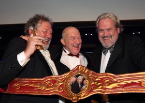 24-11-2007 SHOWBIZZ; GRAND DU GALA CIGARE 2007 IN HUIS TER DUIN NOORDWIJK. Stoute dames van het genootschap Salome rookte en pafte er heerlijk op los en schuwden ook de grootste sigaren niet. Uniek in de geschiedenis van de sigaar gala s was dat er deze keer drie winnaars waren van de Chevalier du Cercie du Cigare: regisseur en producent Chiem van Houweninge. Messterkok van deze eeuw Cas Spijkers en bariton Ernst Daniel Smid. Dit drie tal mag zich voegen bij het rijtje van Hans Wiegel,  Jan des Bouvrie, Robin Linschoten, acteur Peter Lusse, zanger Bastiaan Ragas, RTL baas Fons van Westerloo, chef top kok Robert Kranenborg en wijlen Pim Fortuyn. 
foto: Albert den Iseger