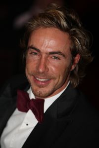 22-11-2007 SHOWBIZZ; PREMIERE VAN DE FILM DE  JONGENS VAN BONTEKOE.
Avontuur, een snufje romantiek en af en toe een ramp om de vaart erin te houden. De scheepjongens van Bontekoe heeft het allemaal. Het is een spannende film over drie heldhaftige scheepsjongens en een schipper die echt heeft bestaan. Er was weer een keur van bekenden naar de premiere gekomen oa. Jim Bakkum, Chimene van Oosterhout,Bas van Toor, Cees Geel,Henk Bos,Chris Zegers,Jochum van Gelder, Ewout Genemans,Melody Klaver en vele anderen.
foto: Albert den Iseger