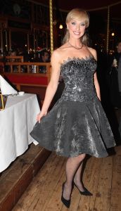 04-11-2007 SHOWBIZZ; PALAZZO OPENT DEUREN VOOR VARIETE LIEFHEBBERS. Voor het vierde achtereen volgende jaar heeft Palazzo haar deuren geopent.Tijdens de premiere trad een keur van internationale artiesten op terwijl de gasten smulden van het vijf gangen diner van top kok Ron Blauw en zijn team.Vele bekenden waren deze avond op uitnodiging van Rick Gemser naar de prachtige tent gekomen oa. Ben Cramer,  Louis van Gaal, Ed Nijpels, Aad de Mos, Thijs van Leer, Mariianne van Wijnkoop, Myrna Goosen, Johnny Kraaijkamp, Sheila de Vries, Fabienne de Vries, Harry Mens, Marijke Helwegen enz. Iedereen had na afloop het buikje vol en zere kaken van het vele lachen. Weer een pracht van aanwinst voor Amsterdam tijdens de aankomende winter.
foto: Albert den Iseger