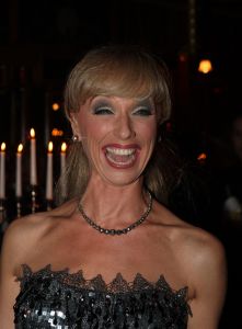 04-11-2007 SHOWBIZZ; PALAZZO OPENT DEUREN VOOR VARIETE LIEFHEBBERS. Voor het vierde achtereen volgende jaar heeft Palazzo haar deuren geopent.Tijdens de premiere trad een keur van internationale artiesten op terwijl de gasten smulden van het vijf gangen diner van top kok Ron Blauw en zijn team.Vele bekenden waren deze avond op uitnodiging van Rick Gemser naar de prachtige tent gekomen oa. Ben Cramer,  Louis van Gaal, Ed Nijpels, Aad de Mos, Thijs van Leer, Mariianne van Wijnkoop, Myrna Goosen, Johnny Kraaijkamp, Sheila de Vries, Fabienne de Vries, Harry Mens, Marijke Helwegen enz. Iedereen had na afloop het buikje vol en zere kaken van het vele lachen. Weer een pracht van aanwinst voor Amsterdam tijdens de aankomende winter.
foto: Albert den Iseger