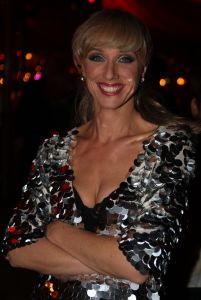 04-11-2007 SHOWBIZZ; PALAZZO OPENT DEUREN VOOR VARIETE LIEFHEBBERS. Voor het vierde achtereen volgende jaar heeft Palazzo haar deuren geopent.Tijdens de premiere trad een keur van internationale artiesten op terwijl de gasten smulden van het vijf gangen diner van top kok Ron Blauw en zijn team.Vele bekenden waren deze avond op uitnodiging van Rick Gemser naar de prachtige tent gekomen oa. Ben Cramer,  Louis van Gaal, Ed Nijpels, Aad de Mos, Thijs van Leer, Mariianne van Wijnkoop, Myrna Goosen, Johnny Kraaijkamp, Sheila de Vries, Fabienne de Vries, Harry Mens, Marijke Helwegen enz. Iedereen had na afloop het buikje vol en zere kaken van het vele lachen. Weer een pracht van aanwinst voor Amsterdam tijdens de aankomende winter.
foto: Albert den Iseger