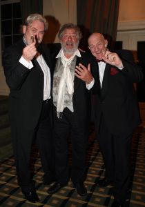24-11-2007 SHOWBIZZ; GRAND DU GALA CIGARE 2007 IN HUIS TER DUIN NOORDWIJK. Stoute dames van het genootschap Salome rookte en pafte er heerlijk op los en schuwden ook de grootste sigaren niet. Uniek in de geschiedenis van de sigaar gala s was dat er deze keer drie winnaars waren van de Chevalier du Cercie du Cigare: regisseur en producent Chiem van Houweninge. Messterkok van deze eeuw Cas Spijkers en bariton Ernst Daniel Smid. Dit drie tal mag zich voegen bij het rijtje van Hans Wiegel,  Jan des Bouvrie, Robin Linschoten, acteur Peter Lusse, zanger Bastiaan Ragas, RTL baas Fons van Westerloo, chef top kok Robert Kranenborg en wijlen Pim Fortuyn. 
foto: Albert den Iseger