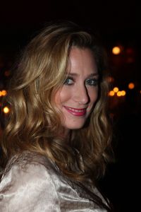 04-11-2007 SHOWBIZZ; PALAZZO OPENT DEUREN VOOR VARIETE LIEFHEBBERS. Voor het vierde achtereen volgende jaar heeft Palazzo haar deuren geopent.Tijdens de premiere trad een keur van internationale artiesten op terwijl de gasten smulden van het vijf gangen diner van top kok Ron Blauw en zijn team.Vele bekenden waren deze avond op uitnodiging van Rick Gemser naar de prachtige tent gekomen oa. Ben Cramer,  Louis van Gaal, Ed Nijpels, Aad de Mos, Thijs van Leer, Mariianne van Wijnkoop, Myrna Goosen, Johnny Kraaijkamp, Sheila de Vries, Fabienne de Vries, Harry Mens, Marijke Helwegen enz. Iedereen had na afloop het buikje vol en zere kaken van het vele lachen. Weer een pracht van aanwinst voor Amsterdam tijdens de aankomende winter.
foto: Albert den Iseger