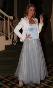 24-11-2007 SHOWBIZZ; GRAND DU GALA CIGARE 2007 IN HUIS TER DUIN NOORDWIJK. Stoute dames van het genootschap Salome rookte en pafte er heerlijk op los en schuwden ook de grootste sigaren niet. Uniek in de geschiedenis van de sigaar gala s was dat er deze keer drie winnaars waren van de Chevalier du Cercie du Cigare: regisseur en producent Chiem van Houweninge. Messterkok van deze eeuw Cas Spijkers en bariton Ernst Daniel Smid. Dit drie tal mag zich voegen bij het rijtje van Hans Wiegel,  Jan des Bouvrie, Robin Linschoten, acteur Peter Lusse, zanger Bastiaan Ragas, RTL baas Fons van Westerloo, chef top kok Robert Kranenborg en wijlen Pim Fortuyn. 
foto: Albert den Iseger