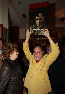 14-11-2007 SHOWBIZZ; AAT VELDHOEN VRAAGT HEDY d ANCONA TEN HUWELIJK. De erotische kunstenaar is dolverliefd op oud minister Hedy d Ancona en heeft haar al verschillende keren ten huwelijk gevraagd.
foto: Albert den Iseger.