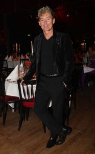 04-11-2007 SHOWBIZZ; PALAZZO OPENT DEUREN VOOR VARIETE LIEFHEBBERS. Voor het vierde achtereen volgende jaar heeft Palazzo haar deuren geopent.Tijdens de premiere trad een keur van internationale artiesten op terwijl de gasten smulden van het vijf gangen diner van top kok Ron Blauw en zijn team.Vele bekenden waren deze avond op uitnodiging van Rick Gemser naar de prachtige tent gekomen oa. Ben Cramer,  Louis van Gaal, Ed Nijpels, Aad de Mos, Thijs van Leer, Mariianne van Wijnkoop, Myrna Goosen, Johnny Kraaijkamp, Sheila de Vries, Fabienne de Vries, Harry Mens, Marijke Helwegen enz. Iedereen had na afloop het buikje vol en zere kaken van het vele lachen. Weer een pracht van aanwinst voor Amsterdam tijdens de aankomende winter.
foto: Albert den Iseger