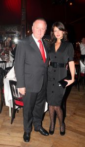 04-11-2007 SHOWBIZZ; PALAZZO OPENT DEUREN VOOR VARIETE LIEFHEBBERS. Voor het vierde achtereen volgende jaar heeft Palazzo haar deuren geopent.Tijdens de premiere trad een keur van internationale artiesten op terwijl de gasten smulden van het vijf gangen diner van top kok Ron Blauw en zijn team.Vele bekenden waren deze avond op uitnodiging van Rick Gemser naar de prachtige tent gekomen oa. Ben Cramer,  Louis van Gaal, Ed Nijpels, Aad de Mos, Thijs van Leer, Mariianne van Wijnkoop, Myrna Goosen, Johnny Kraaijkamp, Sheila de Vries, Fabienne de Vries, Harry Mens, Marijke Helwegen enz. Iedereen had na afloop het buikje vol en zere kaken van het vele lachen. Weer een pracht van aanwinst voor Amsterdam tijdens de aankomende winter.
foto: Albert den Iseger