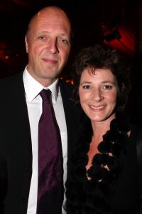04-11-2007 SHOWBIZZ; PALAZZO OPENT DEUREN VOOR VARIETE LIEFHEBBERS. Voor het vierde achtereen volgende jaar heeft Palazzo haar deuren geopent.Tijdens de premiere trad een keur van internationale artiesten op terwijl de gasten smulden van het vijf gangen diner van top kok Ron Blauw en zijn team.Vele bekenden waren deze avond op uitnodiging van Rick Gemser naar de prachtige tent gekomen oa. Ben Cramer,  Louis van Gaal, Ed Nijpels, Aad de Mos, Thijs van Leer, Mariianne van Wijnkoop, Myrna Goosen, Johnny Kraaijkamp, Sheila de Vries, Fabienne de Vries, Harry Mens, Marijke Helwegen enz. Iedereen had na afloop het buikje vol en zere kaken van het vele lachen. Weer een pracht van aanwinst voor Amsterdam tijdens de aankomende winter.
foto: Albert den Iseger
