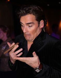 24-11-2007 SHOWBIZZ; GRAND DU GALA CIGARE 2007 IN HUIS TER DUIN NOORDWIJK. Stoute dames van het genootschap Salome rookte en pafte er heerlijk op los en schuwden ook de grootste sigaren niet. Uniek in de geschiedenis van de sigaar gala s was dat er deze keer drie winnaars waren van de Chevalier du Cercie du Cigare: regisseur en producent Chiem van Houweninge. Messterkok van deze eeuw Cas Spijkers en bariton Ernst Daniel Smid. Dit drie tal mag zich voegen bij het rijtje van Hans Wiegel,  Jan des Bouvrie, Robin Linschoten, acteur Peter Lusse, zanger Bastiaan Ragas, RTL baas Fons van Westerloo, chef top kok Robert Kranenborg en wijlen Pim Fortuyn. 
foto: Albert den Iseger