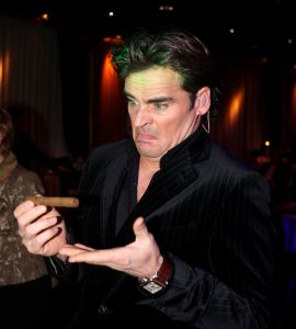 24-11-2007 SHOWBIZZ; GRAND DU GALA CIGARE 2007 IN HUIS TER DUIN NOORDWIJK. Stoute dames van het genootschap Salome rookte en pafte er heerlijk op los en schuwden ook de grootste sigaren niet. Uniek in de geschiedenis van de sigaar gala s was dat er deze keer drie winnaars waren van de Chevalier du Cercie du Cigare: regisseur en producent Chiem van Houweninge. Messterkok van deze eeuw Cas Spijkers en bariton Ernst Daniel Smid. Dit drie tal mag zich voegen bij het rijtje van Hans Wiegel,  Jan des Bouvrie, Robin Linschoten, acteur Peter Lusse, zanger Bastiaan Ragas, RTL baas Fons van Westerloo, chef top kok Robert Kranenborg en wijlen Pim Fortuyn. 
foto: Albert den Iseger