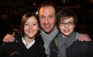 22-11-2007 SHOWBIZZ; PREMIERE VAN DE FILM DE  JONGENS VAN BONTEKOE.
Avontuur, een snufje romantiek en af en toe een ramp om de vaart erin te houden. De scheepjongens van Bontekoe heeft het allemaal. Het is een spannende film over drie heldhaftige scheepsjongens en een schipper die echt heeft bestaan. Er was weer een keur van bekenden naar de premiere gekomen oa. Jim Bakkum, Chimene van Oosterhout,Bas van Toor, Cees Geel,Henk Bos,Chris Zegers,Jochum van Gelder, Ewout Genemans,Melody Klaver en vele anderen.
foto: Albert den Iseger