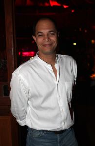 04-11-2007 SHOWBIZZ; PALAZZO OPENT DEUREN VOOR VARIETE LIEFHEBBERS. Voor het vierde achtereen volgende jaar heeft Palazzo haar deuren geopent.Tijdens de premiere trad een keur van internationale artiesten op terwijl de gasten smulden van het vijf gangen diner van top kok Ron Blauw en zijn team.Vele bekenden waren deze avond op uitnodiging van Rick Gemser naar de prachtige tent gekomen oa. Ben Cramer,  Louis van Gaal, Ed Nijpels, Aad de Mos, Thijs van Leer, Mariianne van Wijnkoop, Myrna Goosen, Johnny Kraaijkamp, Sheila de Vries, Fabienne de Vries, Harry Mens, Marijke Helwegen enz. Iedereen had na afloop het buikje vol en zere kaken van het vele lachen. Weer een pracht van aanwinst voor Amsterdam tijdens de aankomende winter.
foto: Albert den Iseger