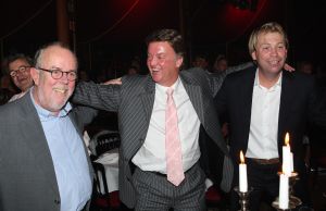 04-11-2007 SHOWBIZZ; PALAZZO OPENT DEUREN VOOR VARIETE LIEFHEBBERS. Voor het vierde achtereen volgende jaar heeft Palazzo haar deuren geopent.Tijdens de premiere trad een keur van internationale artiesten op terwijl de gasten smulden van het vijf gangen diner van top kok Ron Blauw en zijn team.Vele bekenden waren deze avond op uitnodiging van Rick Gemser naar de prachtige tent gekomen oa. Ben Cramer,  Louis van Gaal, Ed Nijpels, Aad de Mos, Thijs van Leer, Mariianne van Wijnkoop, Myrna Goosen, Johnny Kraaijkamp, Sheila de Vries, Fabienne de Vries, Harry Mens, Marijke Helwegen enz. Iedereen had na afloop het buikje vol en zere kaken van het vele lachen. Weer een pracht van aanwinst voor Amsterdam tijdens de aankomende winter.
foto: Albert den Iseger