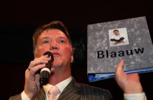 04-11-2007 SHOWBIZZ; PALAZZO OPENT DEUREN VOOR VARIETE LIEFHEBBERS. Voor het vierde achtereen volgende jaar heeft Palazzo haar deuren geopent.Tijdens de premiere trad een keur van internationale artiesten op terwijl de gasten smulden van het vijf gangen diner van top kok Ron Blauw en zijn team.Vele bekenden waren deze avond op uitnodiging van Rick Gemser naar de prachtige tent gekomen oa. Ben Cramer,  Louis van Gaal, Ed Nijpels, Aad de Mos, Thijs van Leer, Mariianne van Wijnkoop, Myrna Goosen, Johnny Kraaijkamp, Sheila de Vries, Fabienne de Vries, Harry Mens, Marijke Helwegen enz. Iedereen had na afloop het buikje vol en zere kaken van het vele lachen. Weer een pracht van aanwinst voor Amsterdam tijdens de aankomende winter.
foto: Albert den Iseger
