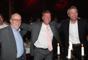 04-11-2007 SHOWBIZZ; PALAZZO OPENT DEUREN VOOR VARIETE LIEFHEBBERS. Voor het vierde achtereen volgende jaar heeft Palazzo haar deuren geopent.Tijdens de premiere trad een keur van internationale artiesten op terwijl de gasten smulden van het vijf gangen diner van top kok Ron Blauw en zijn team.Vele bekenden waren deze avond op uitnodiging van Rick Gemser naar de prachtige tent gekomen oa. Ben Cramer,  Louis van Gaal, Ed Nijpels, Aad de Mos, Thijs van Leer, Mariianne van Wijnkoop, Myrna Goosen, Johnny Kraaijkamp, Sheila de Vries, Fabienne de Vries, Harry Mens, Marijke Helwegen enz. Iedereen had na afloop het buikje vol en zere kaken van het vele lachen. Weer een pracht van aanwinst voor Amsterdam tijdens de aankomende winter.
foto: Albert den Iseger