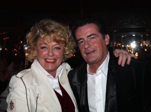 04-11-2007 SHOWBIZZ; PALAZZO OPENT DEUREN VOOR VARIETE LIEFHEBBERS. Voor het vierde achtereen volgende jaar heeft Palazzo haar deuren geopent.Tijdens de premiere trad een keur van internationale artiesten op terwijl de gasten smulden van het vijf gangen diner van top kok Ron Blauw en zijn team.Vele bekenden waren deze avond op uitnodiging van Rick Gemser naar de prachtige tent gekomen oa. Ben Cramer,  Louis van Gaal, Ed Nijpels, Aad de Mos, Thijs van Leer, Mariianne van Wijnkoop, Myrna Goosen, Johnny Kraaijkamp, Sheila de Vries, Fabienne de Vries, Harry Mens, Marijke Helwegen enz. Iedereen had na afloop het buikje vol en zere kaken van het vele lachen. Weer een pracht van aanwinst voor Amsterdam tijdens de aankomende winter.
foto: Albert den Iseger