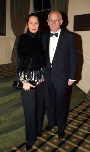 24-11-2007 SHOWBIZZ; GRAND DU GALA CIGARE 2007 IN HUIS TER DUIN NOORDWIJK. Stoute dames van het genootschap Salome rookte en pafte er heerlijk op los en schuwden ook de grootste sigaren niet. Uniek in de geschiedenis van de sigaar gala s was dat er deze keer drie winnaars waren van de Chevalier du Cercie du Cigare: regisseur en producent Chiem van Houweninge. Messterkok van deze eeuw Cas Spijkers en bariton Ernst Daniel Smid. Dit drie tal mag zich voegen bij het rijtje van Hans Wiegel,  Jan des Bouvrie, Robin Linschoten, acteur Peter Lusse, zanger Bastiaan Ragas, RTL baas Fons van Westerloo, chef top kok Robert Kranenborg en wijlen Pim Fortuyn. 
foto: Albert den Iseger