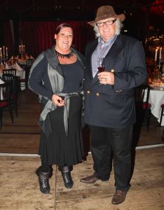 04-11-2007 SHOWBIZZ; PALAZZO OPENT DEUREN VOOR VARIETE LIEFHEBBERS. Voor het vierde achtereen volgende jaar heeft Palazzo haar deuren geopent.Tijdens de premiere trad een keur van internationale artiesten op terwijl de gasten smulden van het vijf gangen diner van top kok Ron Blauw en zijn team.Vele bekenden waren deze avond op uitnodiging van Rick Gemser naar de prachtige tent gekomen oa. Ben Cramer,  Louis van Gaal, Ed Nijpels, Aad de Mos, Thijs van Leer, Mariianne van Wijnkoop, Myrna Goosen, Johnny Kraaijkamp, Sheila de Vries, Fabienne de Vries, Harry Mens, Marijke Helwegen enz. Iedereen had na afloop het buikje vol en zere kaken van het vele lachen. Weer een pracht van aanwinst voor Amsterdam tijdens de aankomende winter.
foto: Albert den Iseger