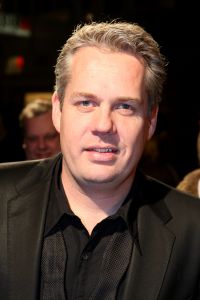 22-11-2007 SHOWBIZZ; PREMIERE VAN DE FILM DE  JONGENS VAN BONTEKOE.
Avontuur, een snufje romantiek en af en toe een ramp om de vaart erin te houden. De scheepjongens van Bontekoe heeft het allemaal. Het is een spannende film over drie heldhaftige scheepsjongens en een schipper die echt heeft bestaan. Er was weer een keur van bekenden naar de premiere gekomen oa. Jim Bakkum, Chimene van Oosterhout,Bas van Toor, Cees Geel,Henk Bos,Chris Zegers,Jochum van Gelder, Ewout Genemans,Melody Klaver en vele anderen.
foto: Albert den Iseger