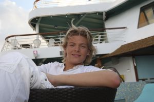 14-11-2007 SHOWBIZZ; THOMAS BERGE EN MONIQUE SMIT EEN STELLETJE. De vonk sloeg definitief over aan board van een cruise boot. Niet alleen de 800 Tros leden hadden de tijd van hun leven ook Monique en Thomas hadden aan board een overgetelijke tijd met elkaar. Tijdens de Tros cruise waar Thomas en Monique voor de 800 Nederlandse muziek fans optraden is hun band alleen maar sterker en hechter geworden.Op de vraag of ze nu echt een relatie hebben werd beantwoord met: Zeg nooit nooit!! 
foto: Albert den Iseger.