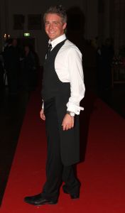 20-11-2007 SHOWBIZZ; VROLIJKE GEZICHTEN EN EEN LACH BIJ RONNIE TOBER. Als je die lachende kindjes zie , dan weet waarvoor ik dit allemaal doe aldus Ronnie Tober en partner Jan. In de Eusebiuskerk in Arnhem hield Ronnie Tober voor de vierde keer een gala voor zijn goede doel verstandelijk gehandicapten. De opbrengst van deze avond was dan ook een record namelijk 151.000 euries.
foto: Albert den Iseger