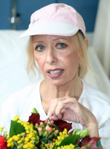 17-11-2008 SHOWBIZZ; BONNY STCLAIR IN HET ZIEKENHUIS TE HOORN. Bonny is opgenomen in het ziekenhuis in Hoorn ivm leverklachten.
Foto: Albert den Iseger