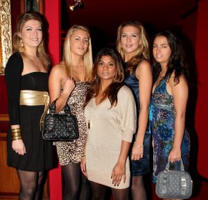 02-11-2008 SHOWBIZZ; GEEN TWEELING VOOR MAAIKE WIDDERSHOVEN. In Januari  hoopt de 39 jarige Maaike te bevallen van haar eerste kindje. Eerst dachten Maaike en haar partner dat zij in verwachting was van een tweeling zo ziek was zij telkens,  maar een echo liet toch duidelijk zien dat het een kindje zou worden.
foto:Albert den Iseger
