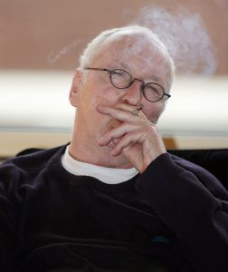 21-02-2007 SHOWBIZZ; WIK JONGSMA EN PARTNER NORA GENIETEN ELKA DAG VAN HET LEVEN. Wik Jongsma beter bekend als Meneer Harmsen de lieveling van Goede Tijden Slechte Tijden moest door een levensbedreigende ziekte stoppen met deze rol en daarna werd het erg stil rondom deze acteur.Hij belande in het ziekenhuis en maakte een zware periode door. Edwin Bredius van weekblad Prive zocht hem op in zijn Haagse appartement en hoorde waarom vele kijkers niet meer naar de serie kijken en vernam dat het stukken beter gaat met de Wik of te wel Meneer Harmsen. 
foto; Albert den Iseger.