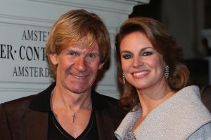 29-10-2009 SHOWBIZZ; STERREN STRAALDEN AAN DE HEMEL EN IN HET AMSTELHOTEL. De jaarlijkse Beau Monde awards werden weer uitgereikt in het Amstelhotel. Iedereen die maar IETS  is in de glamour wereld was op komen draven om het feestje mee te vieren. Grote winnaars werden Lieke van Lexmond- Kim Feenstra en Irene Moors.
foto: Albert den Iseger