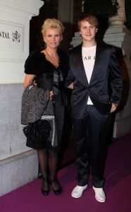 29-10-2009 SHOWBIZZ; STERREN STRAALDEN AAN DE HEMEL EN IN HET AMSTELHOTEL. De jaarlijkse Beau Monde awards werden weer uitgereikt in het Amstelhotel. Iedereen die maar IETS  is in de glamour wereld was op komen draven om het feestje mee te vieren. Grote winnaars werden Lieke van Lexmond- Kim Feenstra en Irene Moors.
foto: Albert den Iseger