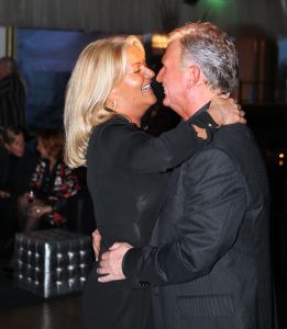 06-11-2009 SHOWBIZZ; EMILE HARTKAMP GAAT TROUWEN MET ZIJN NIEUWE LIEFDE BRIGITTE. Volgend jaar Juni gaat het gelukkige paar met elkaar trouwen in Scheveningen waar ze elkaar ontmoet hebben. Emile deed deze onthulling op zijn 50ste verjaardag in Beekbergen.
foto: Albert den Iseger