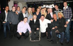 06-11-2009 SHOWBIZZ; EMILE HARTKAMP GAAT TROUWEN MET ZIJN NIEUWE LIEFDE BRIGITTE. Volgend jaar Juni gaat het gelukkige paar met elkaar trouwen in Scheveningen waar ze elkaar ontmoet hebben. Emile deed deze onthulling op zijn 50ste verjaardag in Beekbergen.
foto: Albert den Iseger