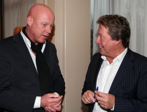24-11-2009 SHOWBIZZ; HANS KAZAN LANCEERDE ZIJN EERSTE BOEK  SCHADUW VAN DE ILLUSIE. In het Hilton Schiphol overhandigde Ruud Hendriks aan Hans Kazan zijn eerste zelf geschreven boek SCHADUW VAN DE ILLUSIE. Tal van bekenden uit TV wereld waren aanwezig. Zelfs oud leerling van Hans Kazan, Hans Klok was aanwezig om vriend Hans Kazan te bedanken voor de items lange vriendschap en wenste hem succes met het prachtige boek.
foto: Albert den Iseger.24-11-2009 SHOWBIZZ; HANS KAZAN LANCEERDE ZIJN EERSTE BOEK  SCHADUW VAN DE ILLUSIE. In het Hilton Schiphol overhandigde Ruud Hendriks aan Hans Kazan zijn eerste zelf geschreven boek SCHADUW VAN DE ILLUSIE. Tal van bekenden uit TV wereld waren aanwezig. Zelfs oud leerling van Hans Kazan, Hans Klok was aanwezig om vriend Hans Kazan te bedanken voor de items lange vriendschap en wenste hem succes met het prachtige boek.
foto: Albert den Iseger.