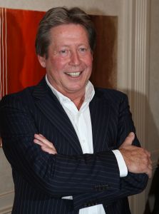 24-11-2009 SHOWBIZZ; HANS KAZAN LANCEERDE ZIJN EERSTE BOEK  SCHADUW VAN DE ILLUSIE. In het Hilton Schiphol overhandigde Ruud Hendriks aan Hans Kazan zijn eerste zelf geschreven boek SCHADUW VAN DE ILLUSIE. Tal van bekenden uit TV wereld waren aanwezig. Zelfs oud leerling van Hans Kazan, Hans Klok was aanwezig om vriend Hans Kazan te bedanken voor de items lange vriendschap en wenste hem succes met het prachtige boek.
foto: Albert den Iseger.