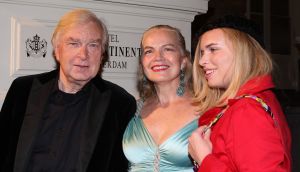 29-10-2009 SHOWBIZZ; STERREN STRAALDEN AAN DE HEMEL EN IN HET AMSTELHOTEL. De jaarlijkse Beau Monde awards werden weer uitgereikt in het Amstelhotel. Iedereen die maar IETS  is in de glamour wereld was op komen draven om het feestje mee te vieren. Grote winnaars werden Lieke van Lexmond- Kim Feenstra en Irene Moors.
foto: Albert den Iseger