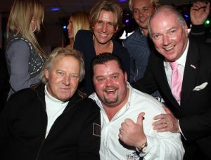06-11-2009 SHOWBIZZ; EMILE HARTKAMP GAAT TROUWEN MET ZIJN NIEUWE LIEFDE BRIGITTE. Volgend jaar Juni gaat het gelukkige paar met elkaar trouwen in Scheveningen waar ze elkaar ontmoet hebben. Emile deed deze onthulling op zijn 50ste verjaardag in Beekbergen.
foto: Albert den Iseger