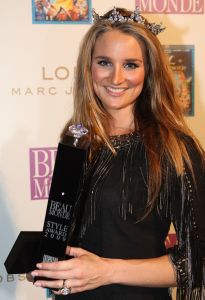 29-10-2009 SHOWBIZZ; STERREN STRAALDEN AAN DE HEMEL EN IN HET AMSTELHOTEL. De jaarlijkse Beau Monde awards werden weer uitgereikt in het Amstelhotel. Iedereen die maar IETS  is in de glamour wereld was op komen draven om het feestje mee te vieren. Grote winnaars werden Lieke van Lexmond- Kim Feenstra en Irene Moors.
foto: Albert den Iseger