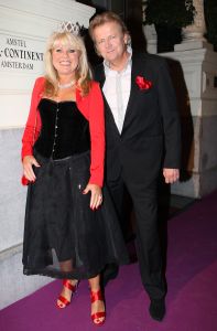 29-10-2009 SHOWBIZZ; STERREN STRAALDEN AAN DE HEMEL EN IN HET AMSTELHOTEL. De jaarlijkse Beau Monde awards werden weer uitgereikt in het Amstelhotel. Iedereen die maar IETS  is in de glamour wereld was op komen draven om het feestje mee te vieren. Grote winnaars werden Lieke van Lexmond- Kim Feenstra en Irene Moors.
foto: Albert den Iseger
