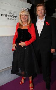29-10-2009 SHOWBIZZ; STERREN STRAALDEN AAN DE HEMEL EN IN HET AMSTELHOTEL. De jaarlijkse Beau Monde awards werden weer uitgereikt in het Amstelhotel. Iedereen die maar IETS  is in de glamour wereld was op komen draven om het feestje mee te vieren. Grote winnaars werden Lieke van Lexmond- Kim Feenstra en Irene Moors.
foto: Albert den Iseger