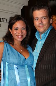 29-10-2009 SHOWBIZZ; STERREN STRAALDEN AAN DE HEMEL EN IN HET AMSTELHOTEL. De jaarlijkse Beau Monde awards werden weer uitgereikt in het Amstelhotel. Iedereen die maar IETS  is in de glamour wereld was op komen draven om het feestje mee te vieren. Grote winnaars werden Lieke van Lexmond- Kim Feenstra en Irene Moors.
foto: Albert den Iseger