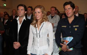 24-11-2009 SHOWBIZZ; HANS KAZAN LANCEERDE ZIJN EERSTE BOEK  SCHADUW VAN DE ILLUSIE. In het Hilton Schiphol overhandigde Ruud Hendriks aan Hans Kazan zijn eerste zelf geschreven boek SCHADUW VAN DE ILLUSIE. Tal van bekenden uit TV wereld waren aanwezig. Zelfs oud leerling van Hans Kazan, Hans Klok was aanwezig om vriend Hans Kazan te bedanken voor de items lange vriendschap en wenste hem succes met het prachtige boek.
foto: Albert den Iseger.