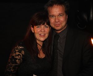 11-11-2009 SHOWBIZZ; STERRENFONDS VAN FRANS BAUER LAAT KINDEREN STRALEN IN 2010. het was een prachtige gezellige avond in The Red Sun te Blaricum waar eigenaresse  Wimmy Hu weer een fondswervende  avond organiseerde voor het Sterrenfonds van oa Frans Bauer. Vele artiesten waren komen opdraven om er samen een mooie avond van te maken. Belangen loos traden op Frans Bauer, Jeroen van der Boom, Rene Froger,Birgit Lewis,Dre Hazes en Glennis Grace. Veiling meester Junior Zegger toverde meer dan 200.000 euries uit de zakken en Richard Stooker een top goochelaar uit Breda liet iedereen achter met meer dan een vraag teken, hoe is dat nou mogelijk. Het Red Sun menu was meer dan voortreffelijk en Wimmy Hu werd door Frans Bauer officeel onder scheiden met een prachtige diamanten speld. Het Sterrenfons zet zich in voor kinderen in Nederland die niet voluit kinderen kunnen zijn.Het Sterrenfonds laat kinderen weer stralen en Wimmy Hu heeft haar steentje  daar aan bijgedragen met deze avond. Wie volgt, wie helpt onze kinderen beter worden en wie laat ze weer stralen van geluk. 
foto: Albert den Iseger.

