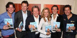 24-11-2009 SHOWBIZZ; HANS KAZAN LANCEERDE ZIJN EERSTE BOEK  SCHADUW VAN DE ILLUSIE. In het Hilton Schiphol overhandigde Ruud Hendriks aan Hans Kazan zijn eerste zelf geschreven boek SCHADUW VAN DE ILLUSIE. Tal van bekenden uit TV wereld waren aanwezig. Zelfs oud leerling van Hans Kazan, Hans Klok was aanwezig om vriend Hans Kazan te bedanken voor de items lange vriendschap en wenste hem succes met het prachtige boek.
foto: Albert den Iseger.