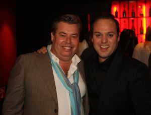 11-11-2009 SHOWBIZZ; STERRENFONDS VAN FRANS BAUER LAAT KINDEREN STRALEN IN 2010. het was een prachtige gezellige avond in The Red Sun te Blaricum waar eigenaresse  Wimmy Hu weer een fondswervende  avond organiseerde voor het Sterrenfonds van oa Frans Bauer. Vele artiesten waren komen opdraven om er samen een mooie avond van te maken. Belangen loos traden op Frans Bauer, Jeroen van der Boom, Rene Froger,Birgit Lewis,Dre Hazes en Glennis Grace. Veiling meester Junior Zegger toverde meer dan 200.000 euries uit de zakken en Richard Stooker een top goochelaar uit Breda liet iedereen achter met meer dan een vraag teken, hoe is dat nou mogelijk. Het Red Sun menu was meer dan voortreffelijk en Wimmy Hu werd door Frans Bauer officeel onder scheiden met een prachtige diamanten speld. Het Sterrenfons zet zich in voor kinderen in Nederland die niet voluit kinderen kunnen zijn.Het Sterrenfonds laat kinderen weer stralen en Wimmy Hu heeft haar steentje  daar aan bijgedragen met deze avond. Wie volgt, wie helpt onze kinderen beter worden en wie laat ze weer stralen van geluk. 
foto: Albert den Iseger.
