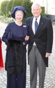 26-11-2010 KONINKLIJK HUIS; PRINS CARLOS DE BOURBON DE PARME EN ANNEMARIE GUALTHERIE VAN WEZEL GAVEN ELKAAR HET JA WOORD. De kerkelijke inzegening vond plaats in de Ter Kameren Abdij in Brussel. Bij hun huwelijk waren veel Koninklijke gasten aanwezig.Tijdens deze heuglijke dag werd tevens bekend gemaakt dat Prinses Margarita  in verwachting is van hun tweede kind. `zij en haar man Tjalling ten Cate verwachten de baby volgend voorjaar.
foto: Albert den Iseger