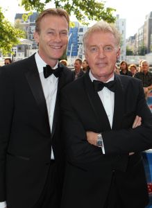 03-10-2010 SHOWBIZZ; PREMIERE PETTICOAT MUSICAL TE AMSTERDAM. De triomf, het ovationele applaus en de ontlading bij Petticoat en Chantal Janzen.
foto: Albert den Iseger
